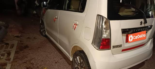 https://images10.gaadi.com/usedcar_image/3610764/original/processed_e303f848-144a-4b93-92d4-4837bea2d9ac.jpg?imwidth=6402