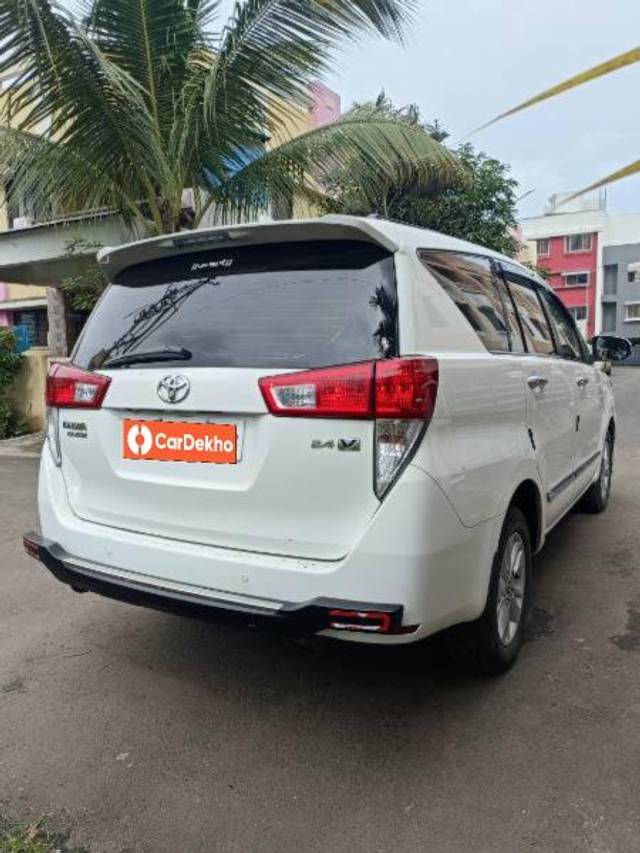 https://images10.gaadi.com/usedcar_image/3610837/original/processed_164fcbd4-32c6-4b5f-9cb6-2b48a8ab5697.jpg?imwidth=6402