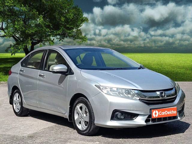 https://images10.gaadi.com/usedcar_image/3611188/original/processed_img2886630__used_car_2886630_1696772473.jpg?imwidth=6400