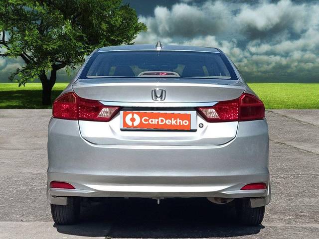 https://images10.gaadi.com/usedcar_image/3611188/original/processed_img2886630__used_car_2886630_1696772475.jpg?imwidth=6402