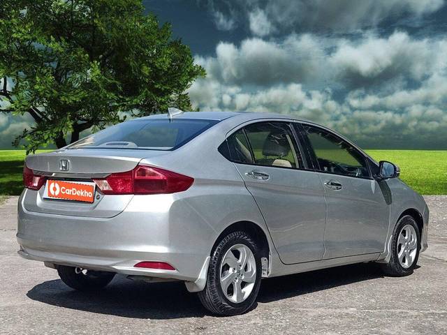 https://images10.gaadi.com/usedcar_image/3611188/original/processed_img2886630__used_car_2886630_1696772479.jpg?imwidth=6401