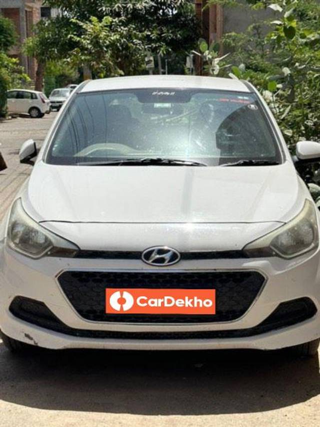 https://images10.gaadi.com/usedcar_image/3611211/original/processed_fc2bf096-30e8-478b-9aa7-af992297dcb1.jpeg?imwidth=6400