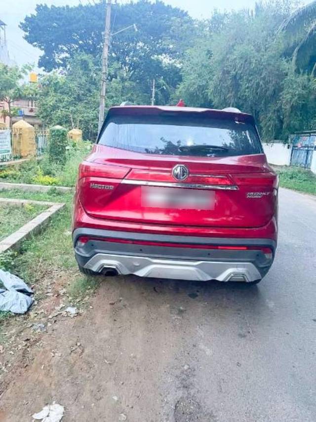 https://images10.gaadi.com/usedcar_image/3611339/original/processed_8d768351-dd5c-4ecc-8e12-f3605841efc1.jpg?imwidth=6401