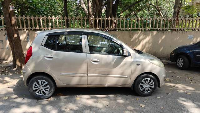 https://images10.gaadi.com/usedcar_image/3611490/original/processed_8b75664c-7f40-4047-a117-b6a64e13523e.jpg?imwidth=6401