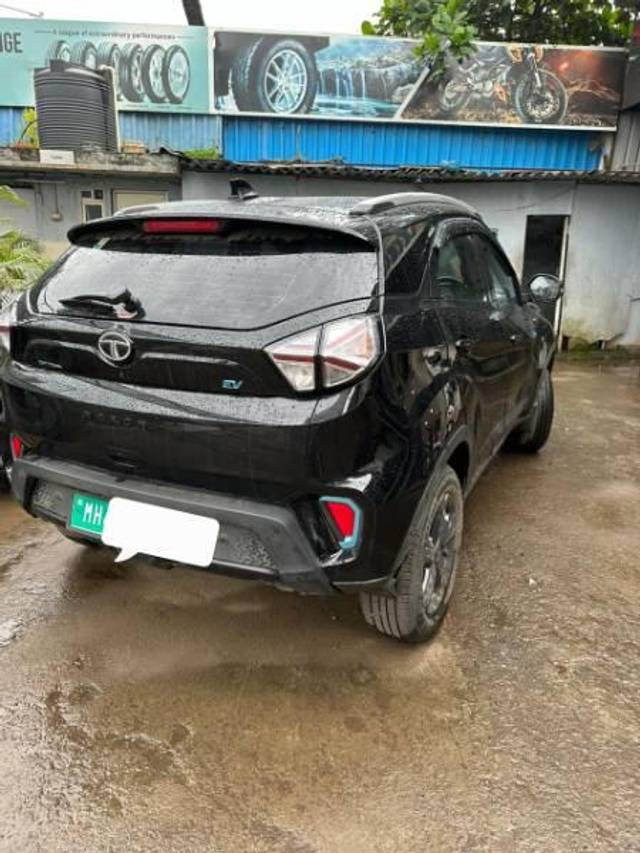 https://images10.gaadi.com/usedcar_image/3611494/original/processed_b5c25dae-a21d-4791-a435-fad8e89fbe94.jpg?imwidth=6402