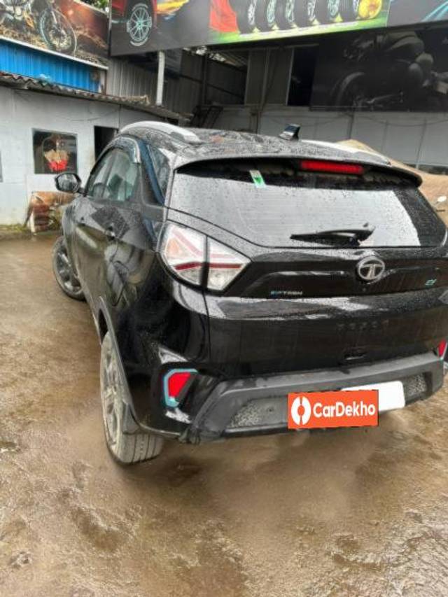 https://images10.gaadi.com/usedcar_image/3611494/original/processed_c0596292-756e-4de1-9e0b-1d22605a7402.jpg?imwidth=6400