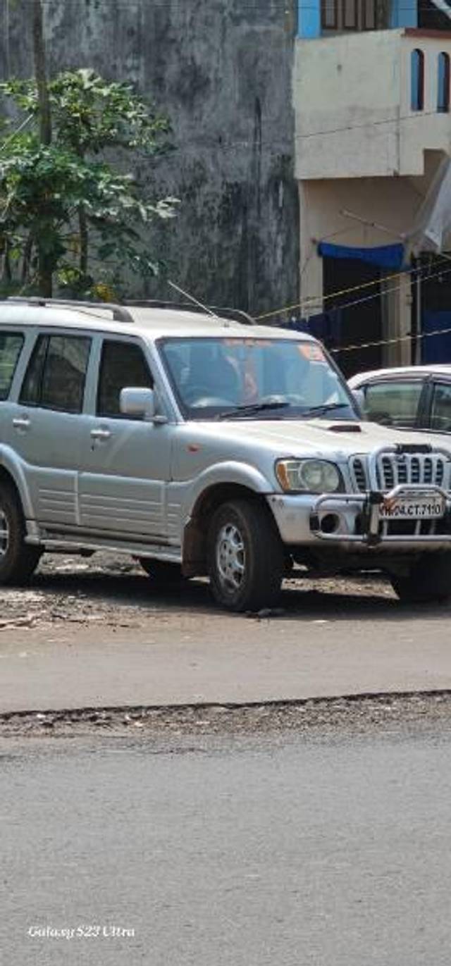 https://images10.gaadi.com/usedcar_image/3611509/original/processed_28722248-3712-4495-a9fb-2433a16cb200.jpg?imwidth=6400