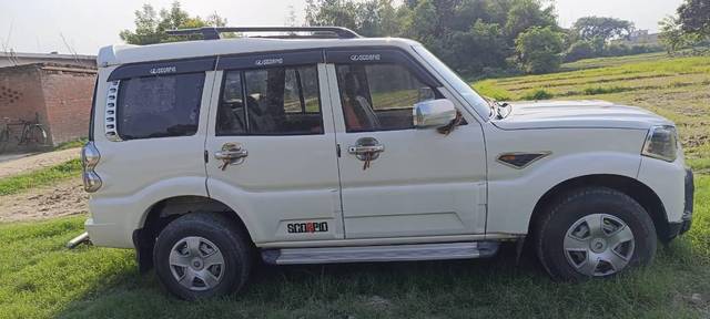 https://images10.gaadi.com/usedcar_image/3611621/original/processed_31d60542-304d-40e7-96a1-624f53f3a988.jpg?imwidth=6401