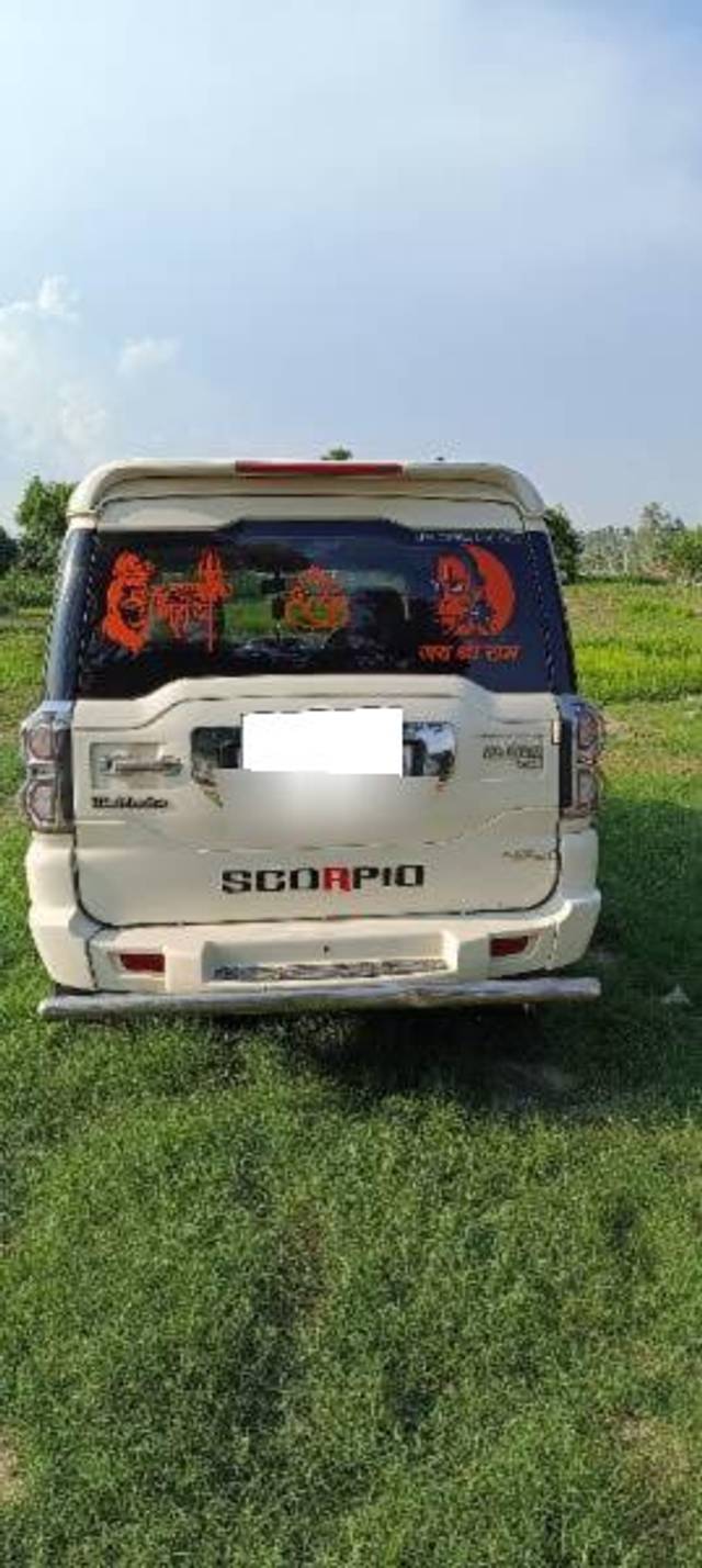 https://images10.gaadi.com/usedcar_image/3611621/original/processed_383df5cc-e22c-4a96-a535-0c8683d4b729.jpg?imwidth=6402