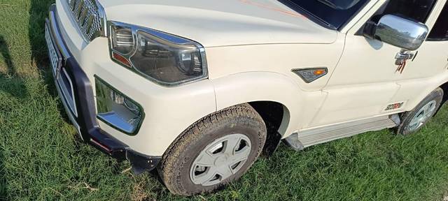https://images10.gaadi.com/usedcar_image/3611621/original/processed_c12c6b5d-6a2a-470e-b7d2-cec76de4acfb.jpg?imwidth=6400