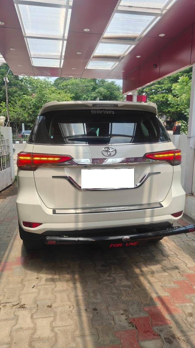 https://images10.gaadi.com/usedcar_image/3611758/original/processed_img2886707__used_car_2886707_1701063761.jpg?imwidth=6401