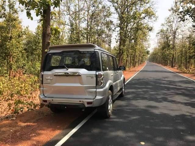 https://images10.gaadi.com/usedcar_image/3612151/original/processed_8cea4267-b173-4d8d-bc19-df288534875c.jpg?imwidth=6401