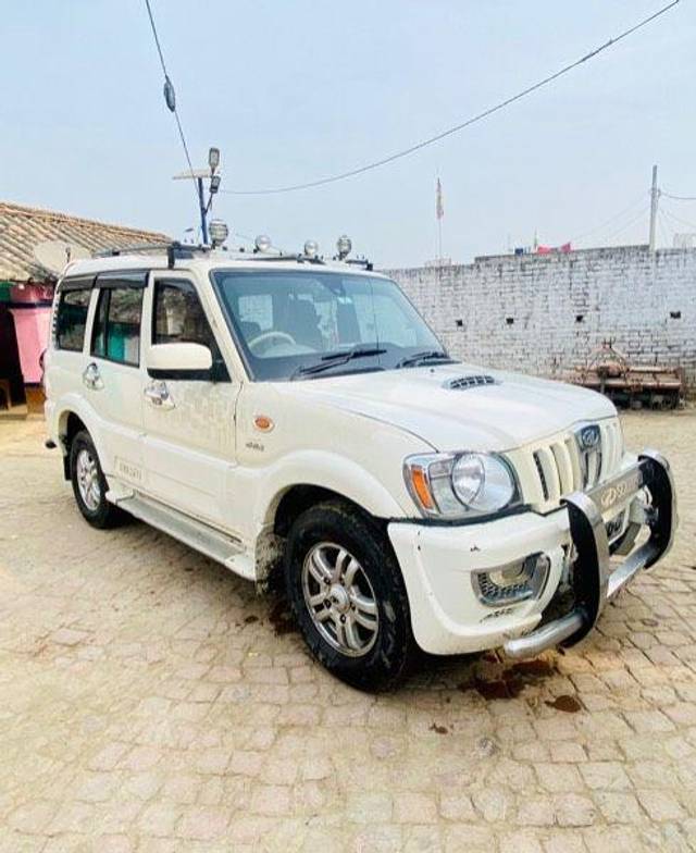 https://images10.gaadi.com/usedcar_image/3612169/original/processed_5f8b477e-45cc-4630-8db9-8da7ded483bb.jpeg?imwidth=6400