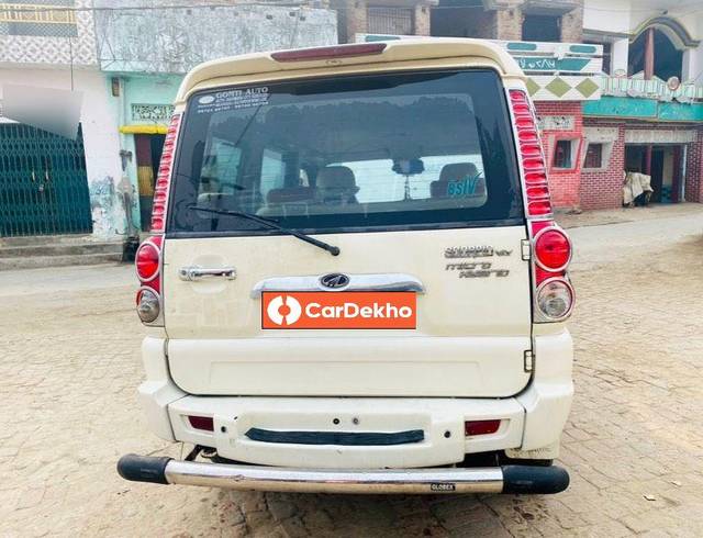 https://images10.gaadi.com/usedcar_image/3612169/original/processed_9570cbe0-a152-4df1-bb74-39b25a67350c.jpeg?imwidth=6402