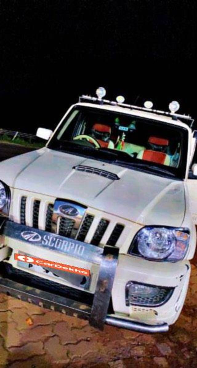 https://images10.gaadi.com/usedcar_image/3612169/original/processed_ec201095-3d89-44df-9fb2-4e5d10ed6c13.jpeg?imwidth=6401