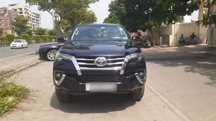 Toyota Fortuner 2.7 2WD AT BSIV Toyota Fortuner 2.7 2WD AT BSIV