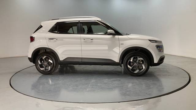 https://images10.gaadi.com/usedcar_image/3612226/original/img2886974__usedcar_v3_276591696845136_1696845142.jpg?imwidth=6401