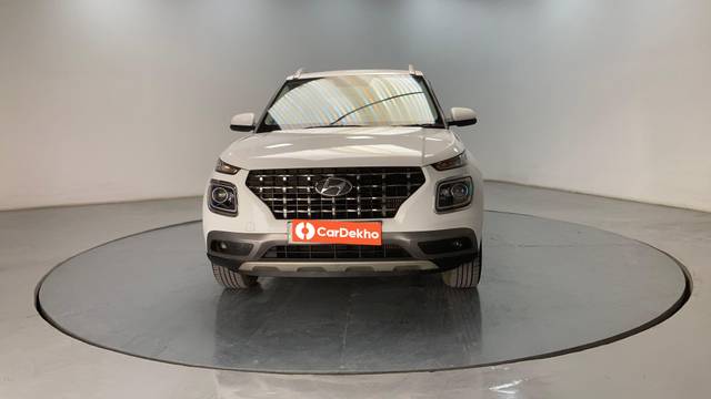 https://images10.gaadi.com/usedcar_image/3612226/original/processed_img2886974__usedcar_v1_276591696845136_1696845143.jpg?imwidth=6400