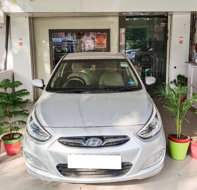 https://images10.gaadi.com/usedcar_image/3612349/original/processed_img2887050__used_car_2887050_1700875162.jpg?imwidth=6400