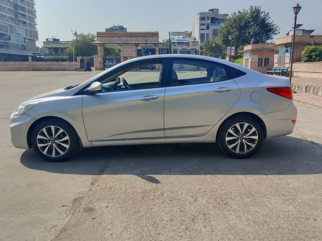 https://images10.gaadi.com/usedcar_image/3612349/original/processed_img2887050__used_car_2887050_1700875164.jpg?imwidth=6402