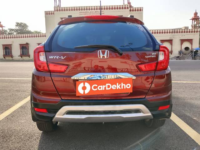 https://images10.gaadi.com/usedcar_image/3612367/original/processed_img2887062__used_car_2887062_1696848812.jpg?imwidth=6401