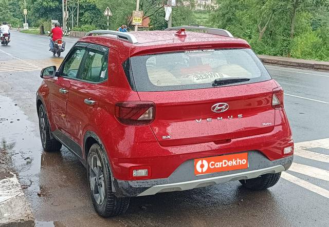https://images10.gaadi.com/usedcar_image/3612458/original/processed_830aa819-b60e-4f31-9813-856b262cf0ae.jpg?imwidth=6402