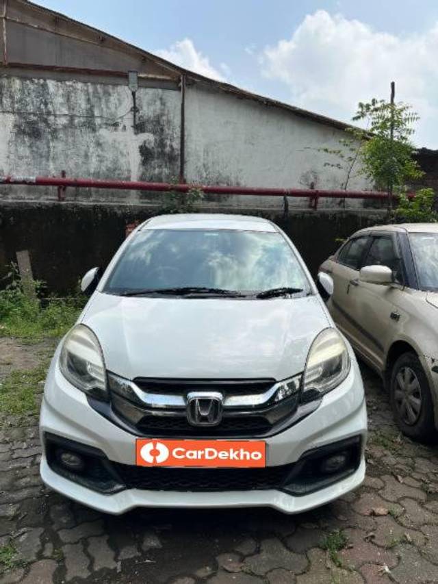 https://images10.gaadi.com/usedcar_image/3612533/original/processed_88a93424-88e2-4e98-aeb7-15973e394c40.jpg?imwidth=6400