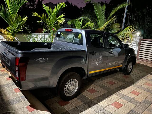 https://images10.gaadi.com/usedcar_image/3612565/original/processed_4228d1a4-7ac6-46f3-9e89-485eee82cf69.jpeg?imwidth=6401