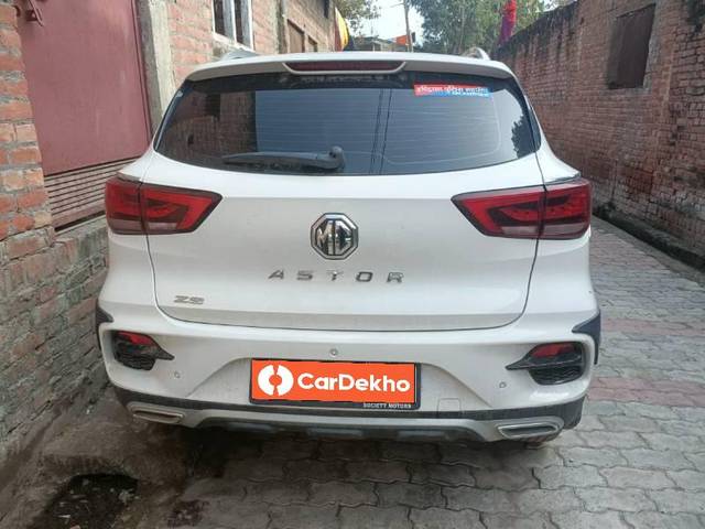 https://images10.gaadi.com/usedcar_image/3612889/original/processed_1badda0b-faea-4178-bd1e-df0bdc620be6.jpg?imwidth=6400