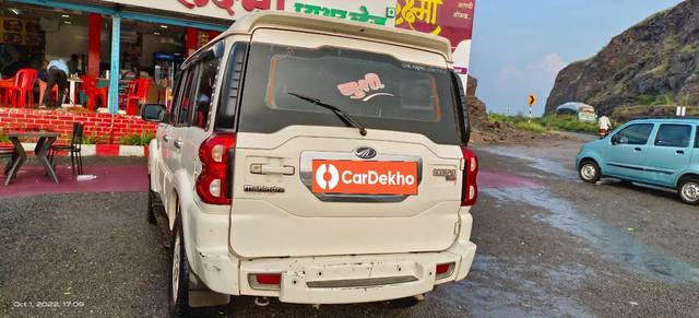 https://images10.gaadi.com/usedcar_image/3613066/original/processed_ee2b236e-b440-42ce-8281-c0cda69997a7.jpg?imwidth=6401
