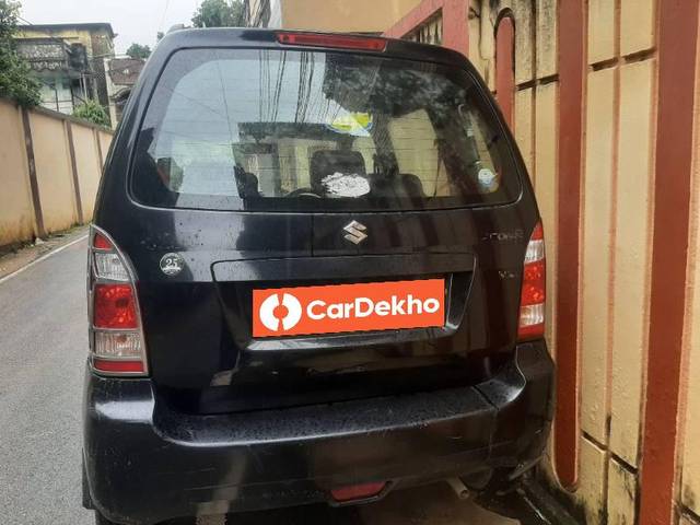 https://images10.gaadi.com/usedcar_image/3613071/original/processed_fa286921-f280-494c-971d-fa607c409995.jpg?imwidth=6402