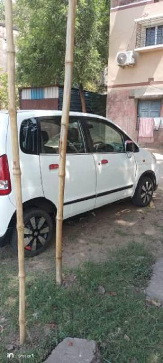 https://images10.gaadi.com/usedcar_image/3613156/original/processed_2b5d178f-f626-49eb-9ea2-b5184aaa61b8.jpg?imwidth=6402