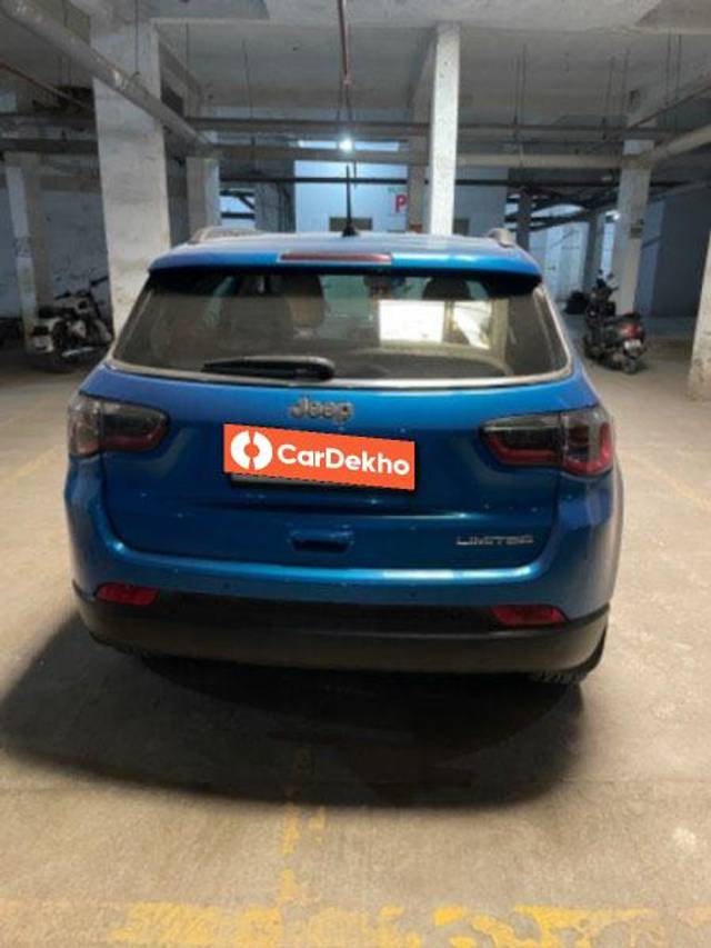 https://images10.gaadi.com/usedcar_image/3613159/original/processed_462fad8f-0921-4d1f-a2ad-cd7fb03c2673.jpeg?imwidth=6402