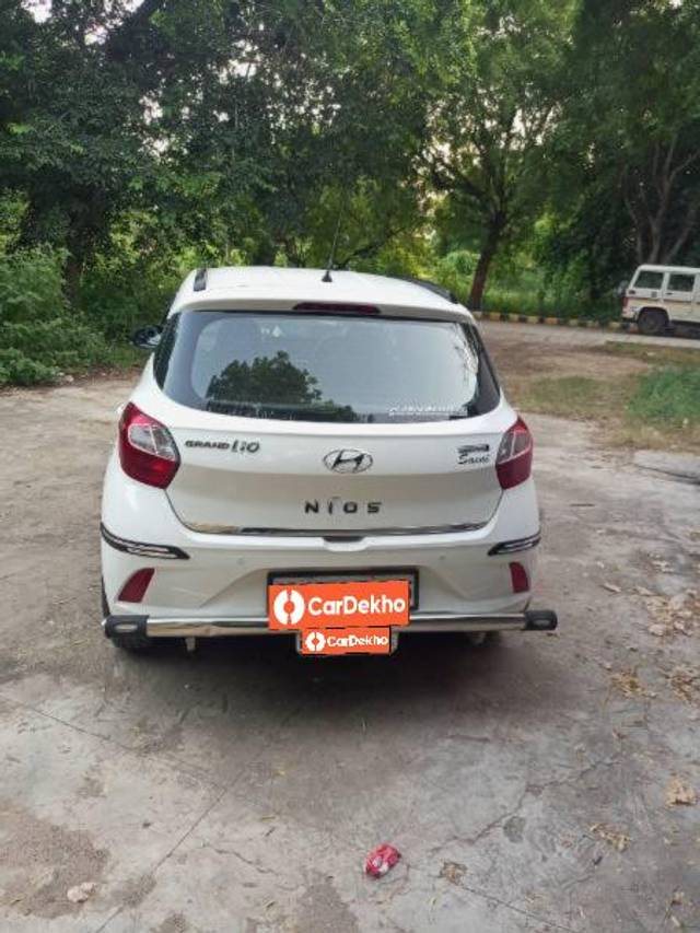 https://images10.gaadi.com/usedcar_image/3613201/original/processed_debcfba2-a9f2-4d8f-933e-b76621214b92.jpg?imwidth=6402