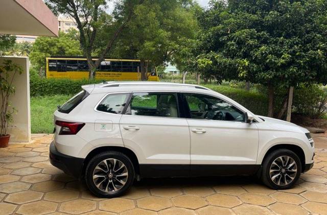https://images10.gaadi.com/usedcar_image/3613224/original/processed_3a6b6df7-3b35-4042-9ac5-6fda351ae7cc.jpeg?imwidth=6401