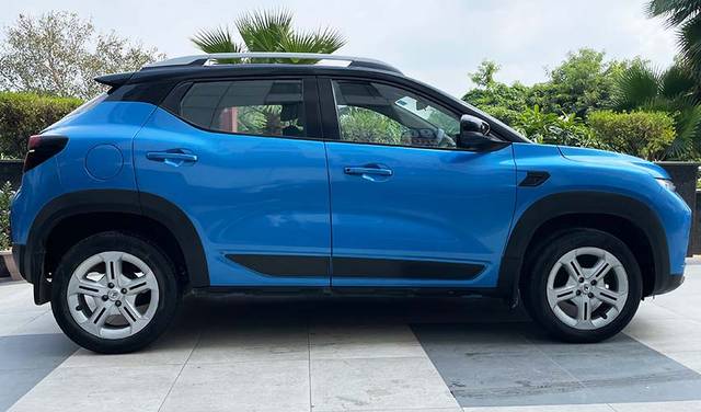 https://images10.gaadi.com/usedcar_image/3613279/original/img2887380__usedcar_side2_660091696914369_1696914421.jpg?imwidth=6401