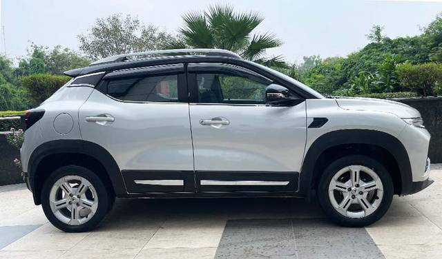 https://images10.gaadi.com/usedcar_image/3613297/original/img2887391__usedcar_side2_660091696915108_1696915191.jpg?imwidth=6401