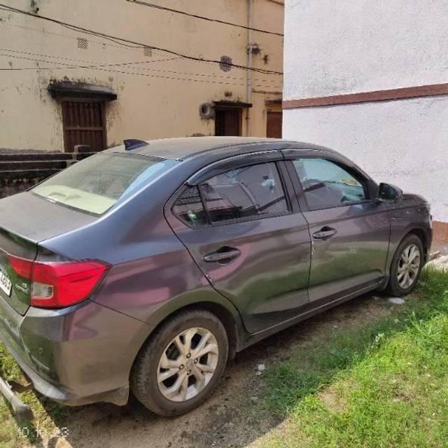https://images10.gaadi.com/usedcar_image/3613343/original/processed_e227893b-c6c6-44dd-a9cd-bb35b49a77b9.jpg?imwidth=6401