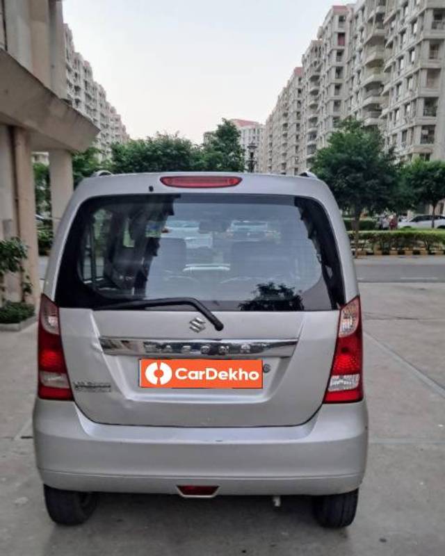 https://images10.gaadi.com/usedcar_image/3613407/original/processed_f3fc841a-c8ea-4be3-9309-3b10be1eba21.jpg?imwidth=6401