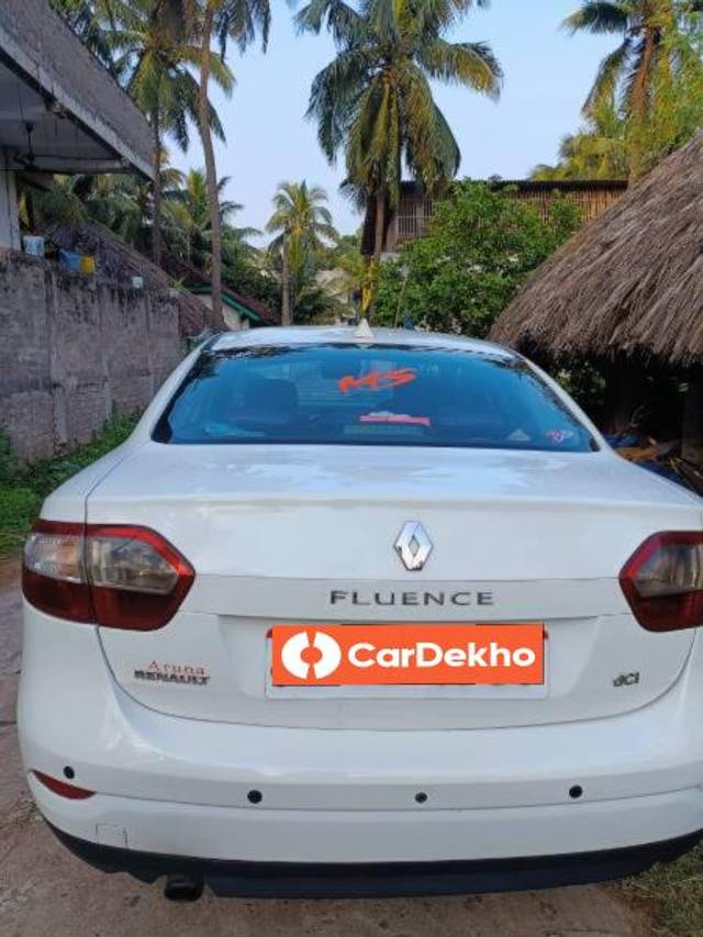 https://images10.gaadi.com/usedcar_image/3613474/original/processed_13e8724e-1b94-472b-bbea-b4f861bd8282.jpg?imwidth=6401