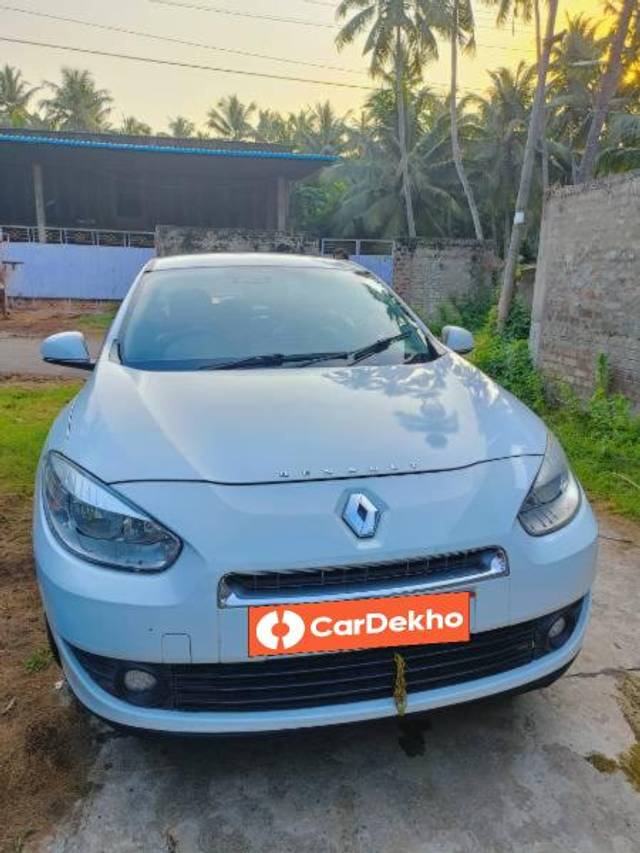 https://images10.gaadi.com/usedcar_image/3613474/original/processed_aa6f113d-ad43-4ded-b5f5-56b833719e33.jpg?imwidth=6400