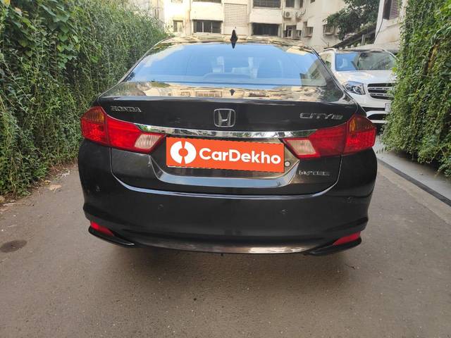 https://images10.gaadi.com/usedcar_image/3613516/original/processed_img2887516__usedcar_whatsappimage2023_08_29at62117pm_2__1111696921611_1696921623.jpeg?imwidth=6401