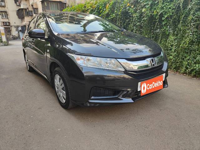 https://images10.gaadi.com/usedcar_image/3613516/original/processed_img2887516__usedcar_whatsappimage2023_08_29at62120pm_1__1111696921611_1696921624.jpeg?imwidth=6400