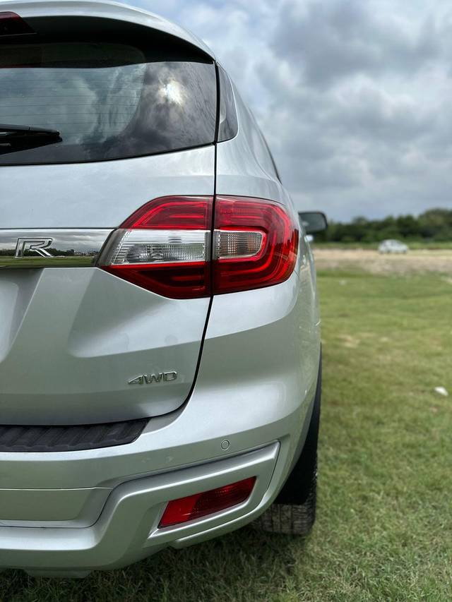 https://images10.gaadi.com/usedcar_image/3613596/original/processed_img2887571__used_car_2887571_1696923484.jpg?imwidth=6402