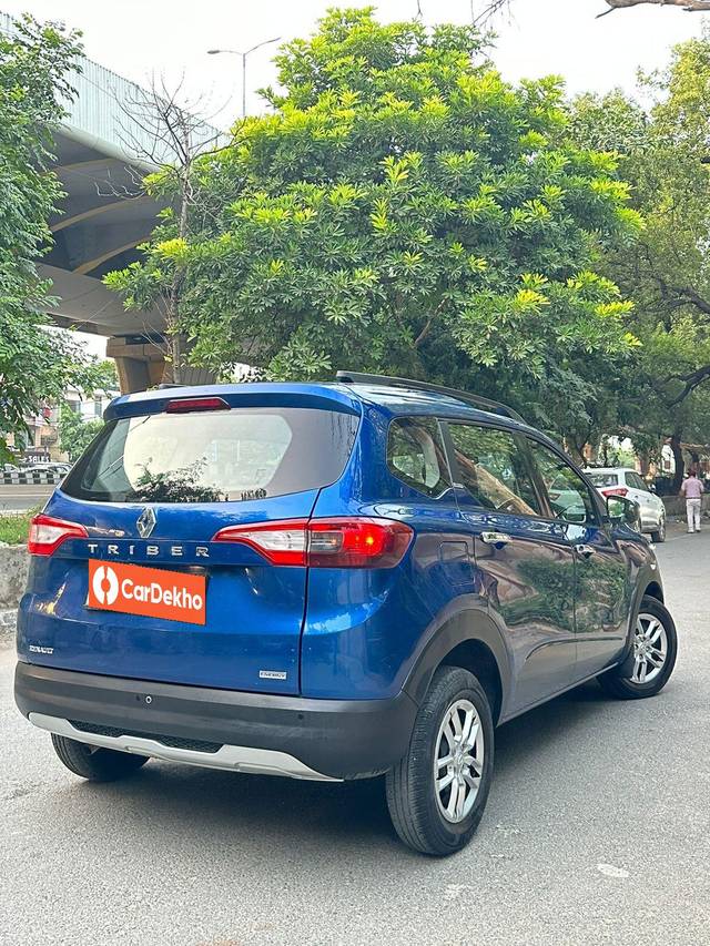 https://images10.gaadi.com/usedcar_image/3613610/original/processed_img2887579__usedcar_2e2ca0bb_0084_4212_a553_e0b237173ad1_28471696923395_1696923449.jpeg?imwidth=6401