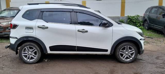 https://images10.gaadi.com/usedcar_image/3613703/original/img2887632__used_car_2887632_1696926423.jpg?imwidth=6401