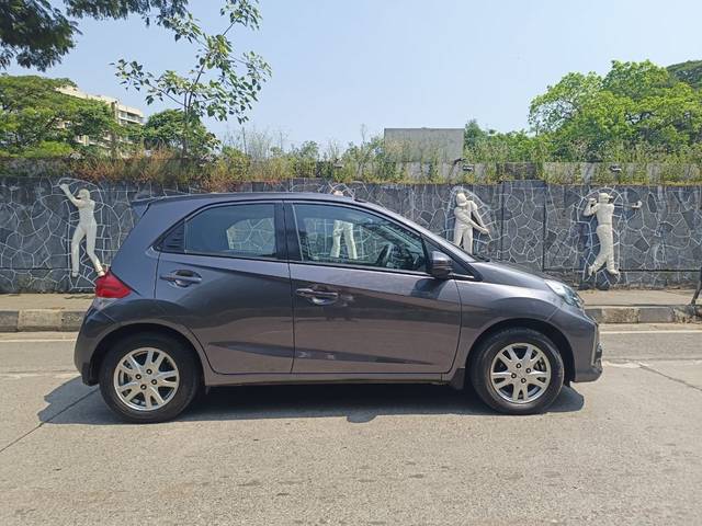 https://images10.gaadi.com/usedcar_image/3613718/original/img2887644__used_car_2887644_1696926908.jpg?imwidth=6401