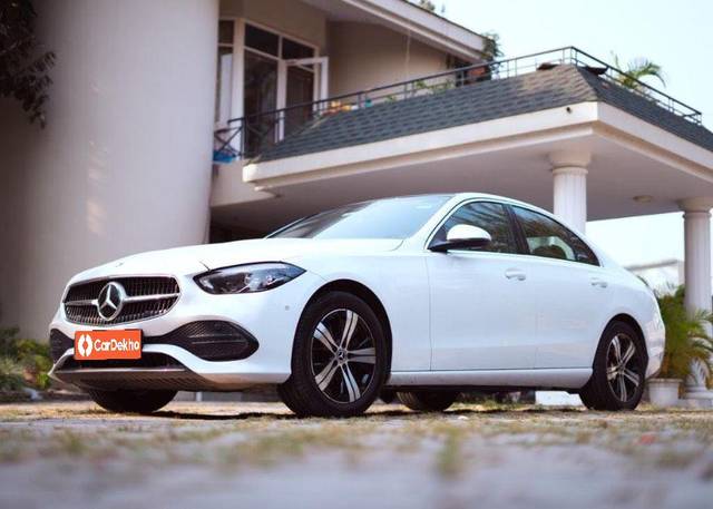 https://images10.gaadi.com/usedcar_image/3613851/original/processed_af01dbf8-0ca5-44ec-974c-c858120371da.jpeg?imwidth=6400