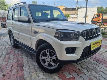 Mahindra Scorpio S7 140 BSIV Mahindra Scorpio S7 140 BSIV