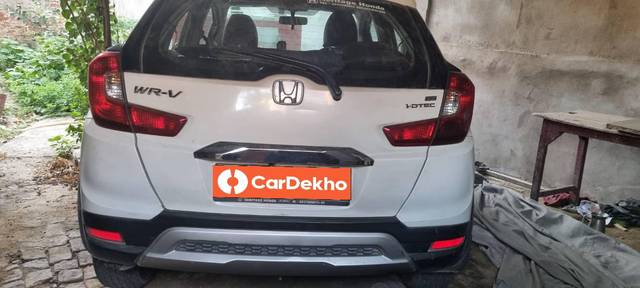 https://images10.gaadi.com/usedcar_image/3614062/original/processed_cb10af76-8e9f-4c2f-a934-b978aa2635c8.jpg?imwidth=6400